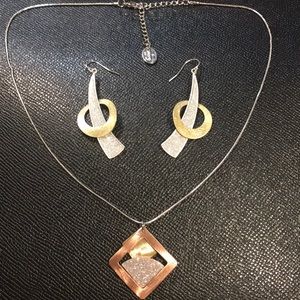 Costume tri-color necklace and earrings set